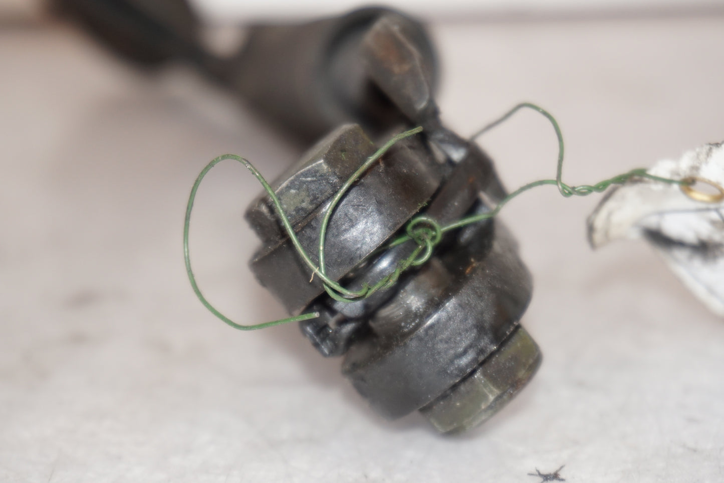 Snett nerifrån på Sidostöd från en Yamaha YZF 600 R -1997 motorcykel.