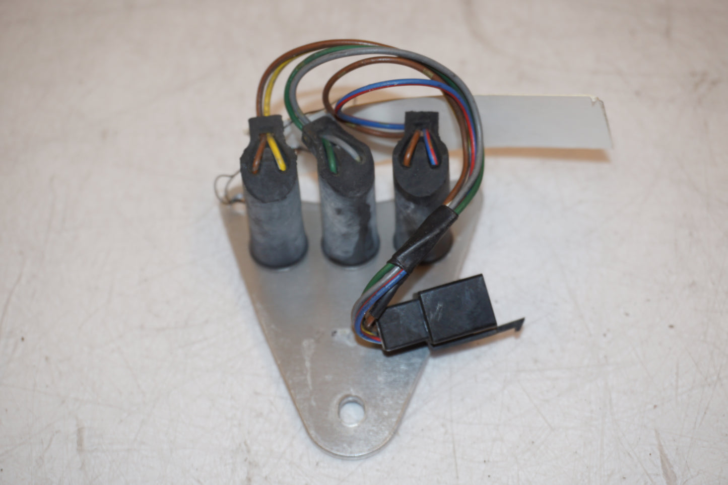 Snett uppifrån på Kontrollampor från en Kawasaki VN 800 -1998 motorcykel.