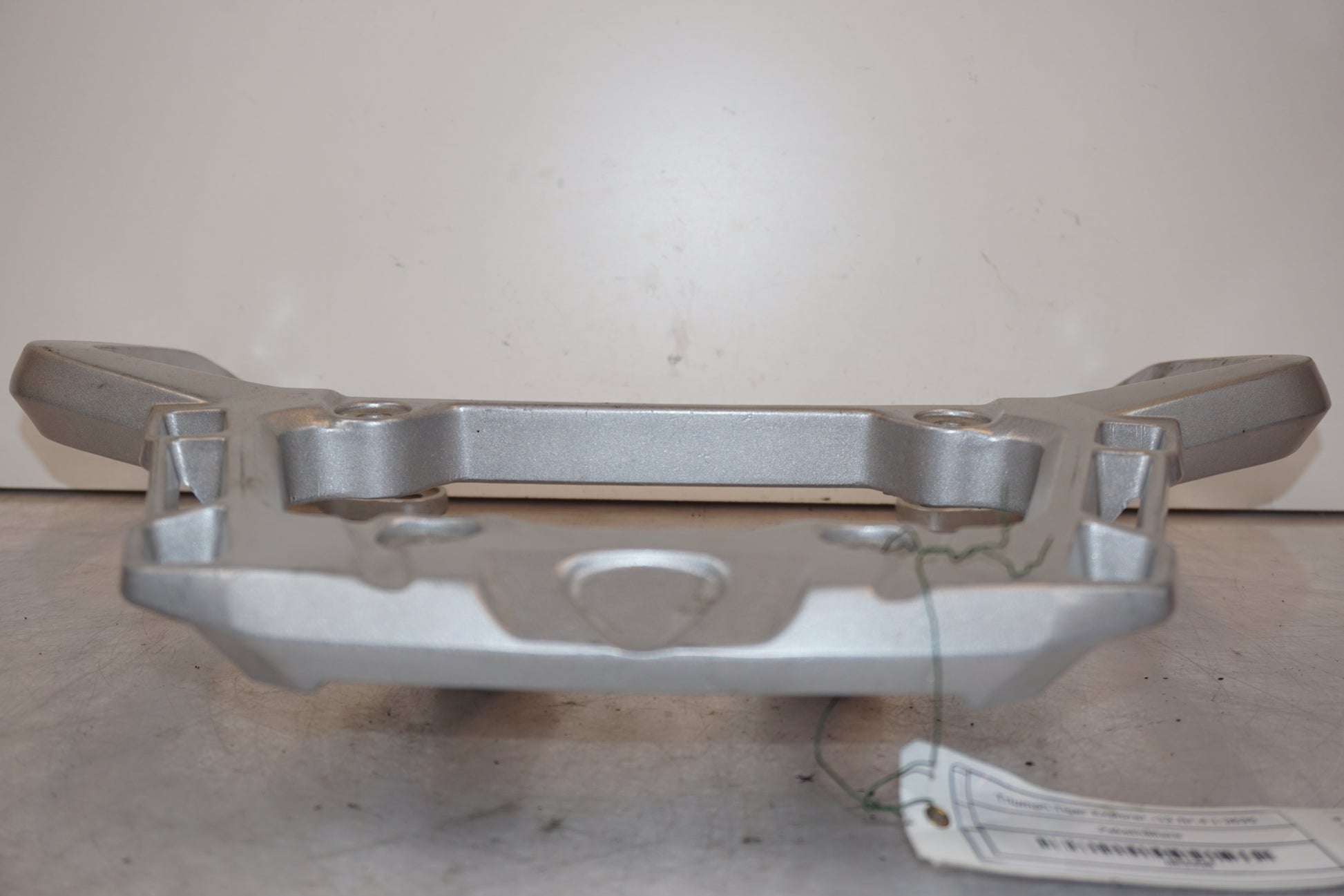 Baksidan på Pakethållare från en Triumph Tiger -2012 motorcykel.