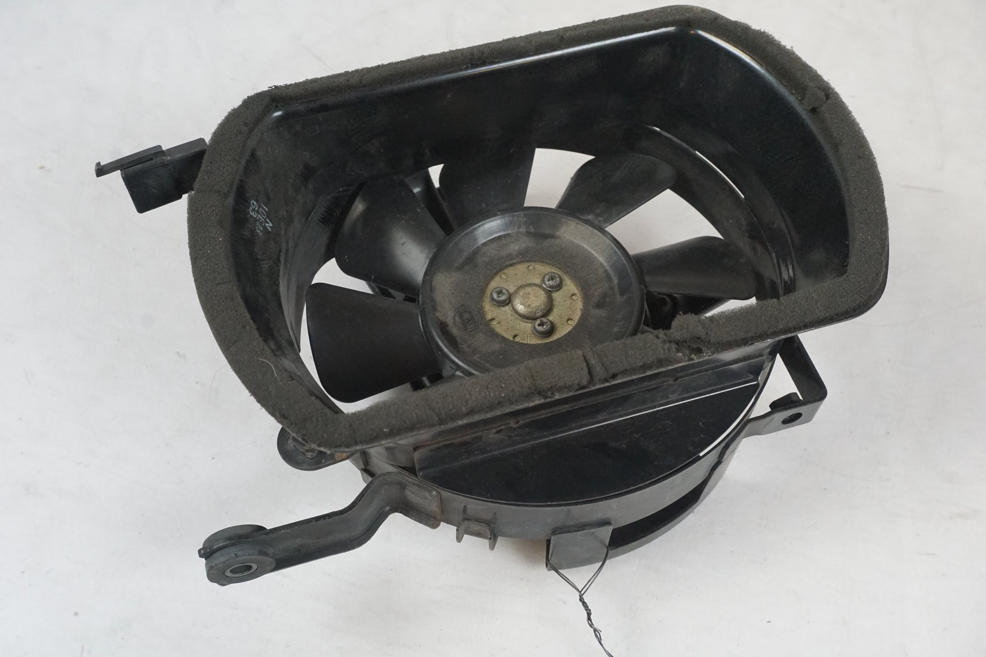 Framsidan på Vattenkylfläkt från en Suzuki VL 800 -2004 motorcykel.