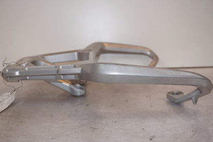 Snett uppifrån på Pakethållare från en Triumph Tiger -2012 motorcykel.