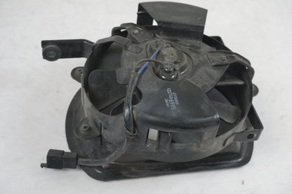 Höger sida på Vattenkylfläkt från en Suzuki VL 800 -2004 motorcykel.