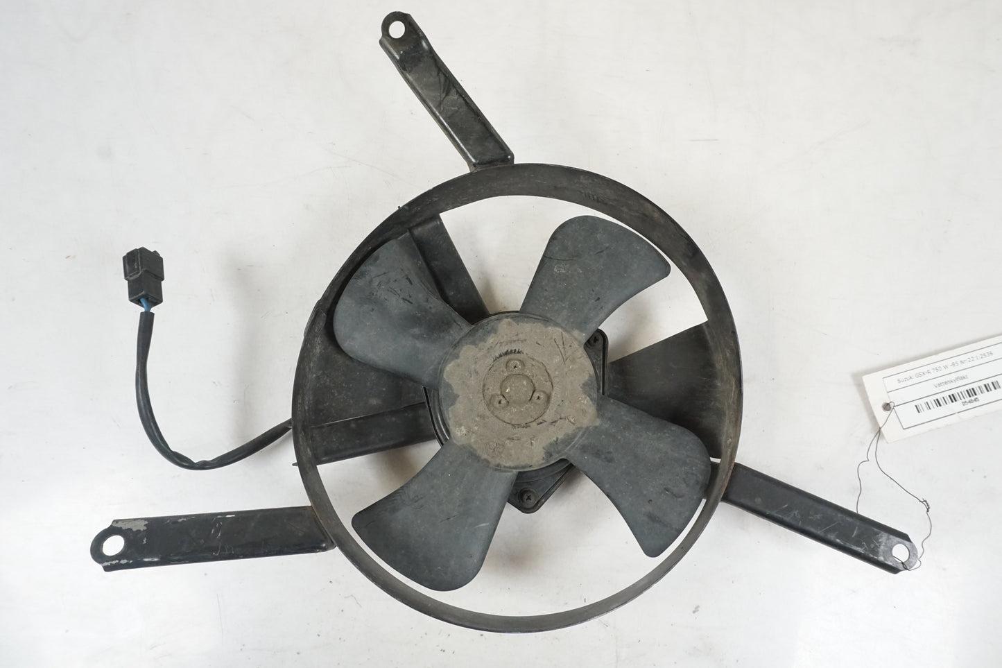 Framsidan på Vattenkylfläkt från en Suzuki GSX-R 750 -1995 motorcykel.