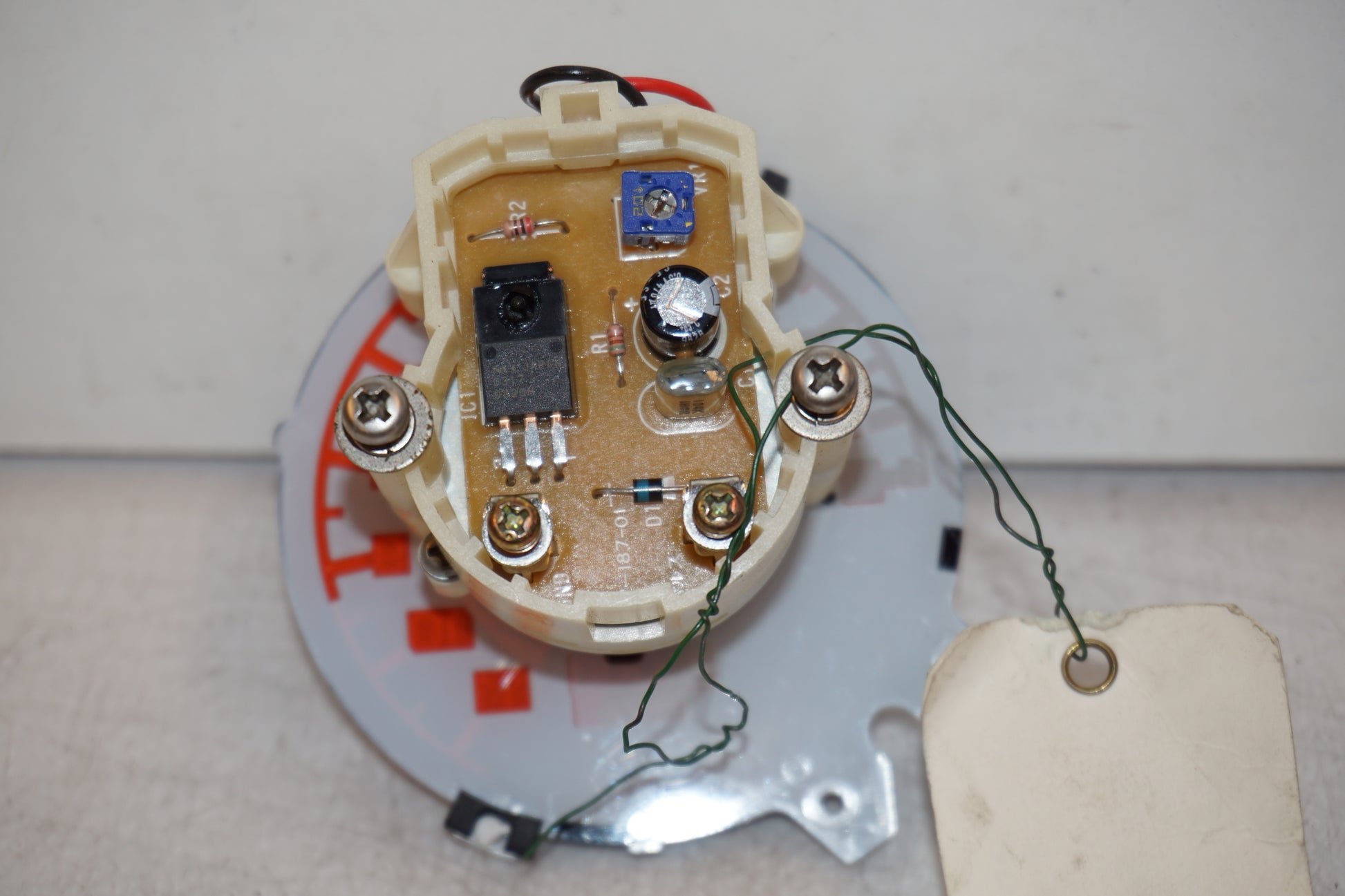 Snett nerifrån på Varvräknare från en Honda CB 750 SF -1999 motorcykel.