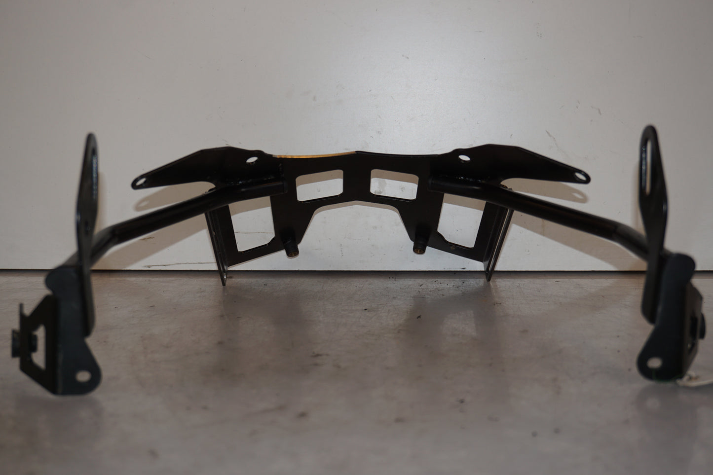 Vänster sida på Rutfäste från en BMW F 650 GS -2010 motorcykel.