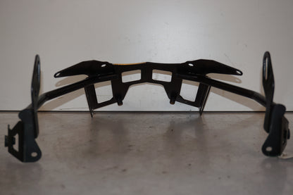 Vänster sida på Rutfäste från en BMW F 650 GS -2010 motorcykel.