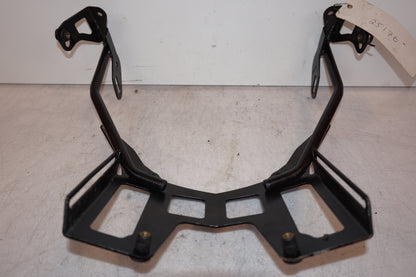 Snett nerifrån på Rutfäste från en BMW F 650 GS -2010 motorcykel.