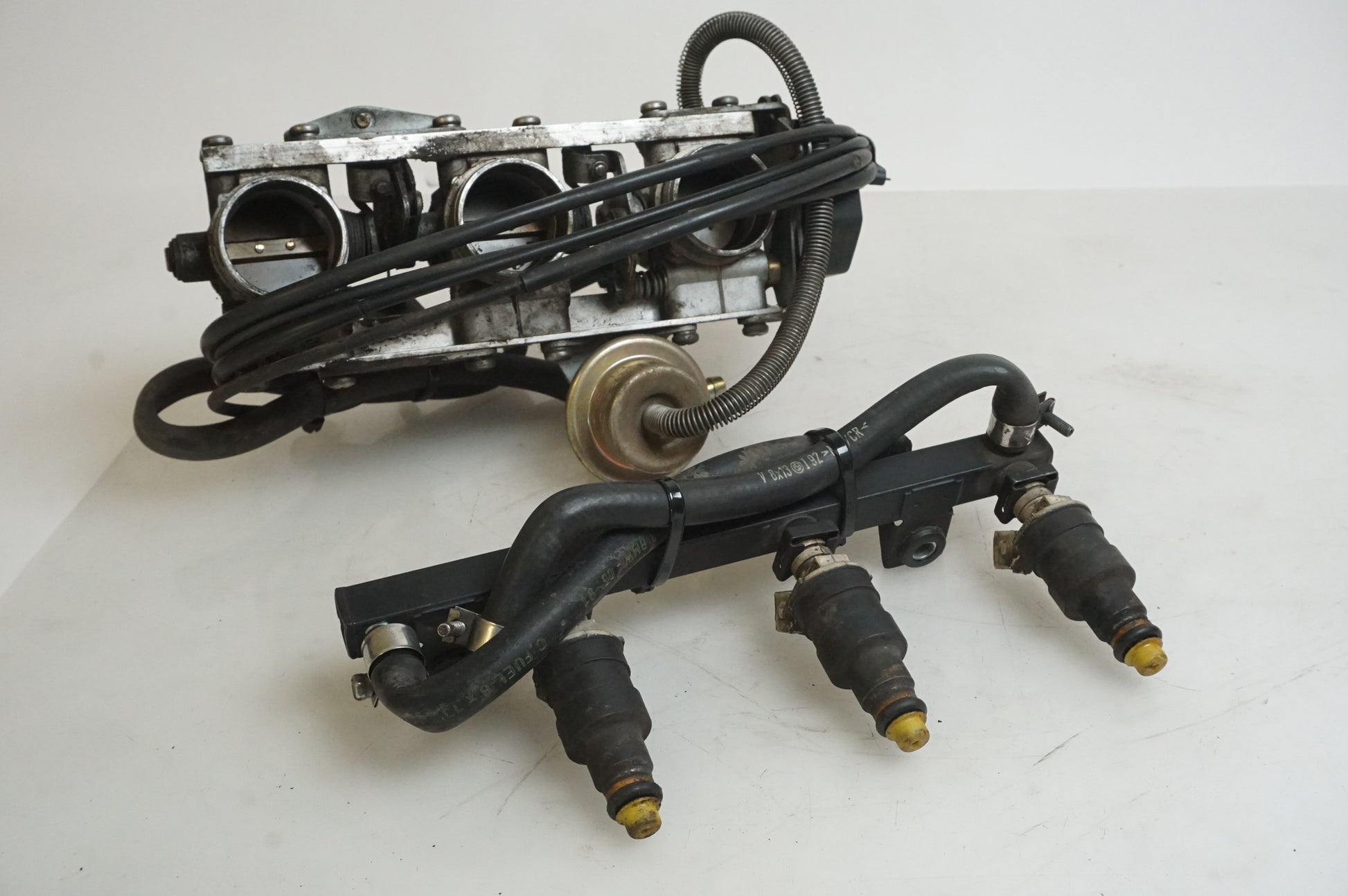 Framsidan på Spjällhus från en BMW K 75 -1992 motorcykel.