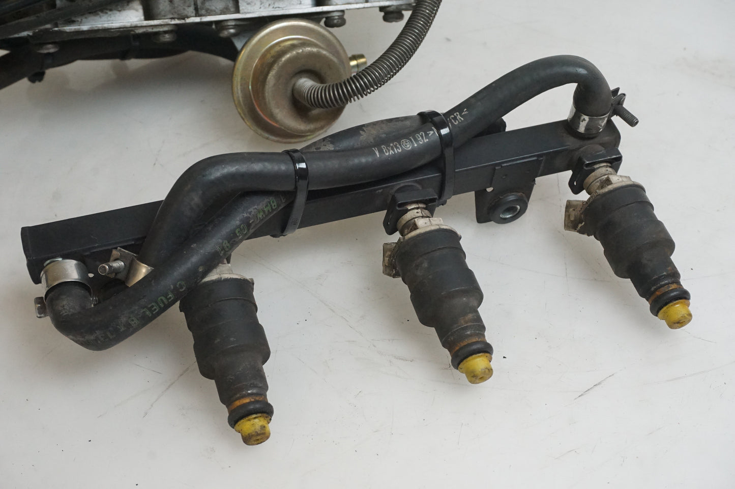 Baksidan på Spjällhus från en BMW K 75 -1992 motorcykel.