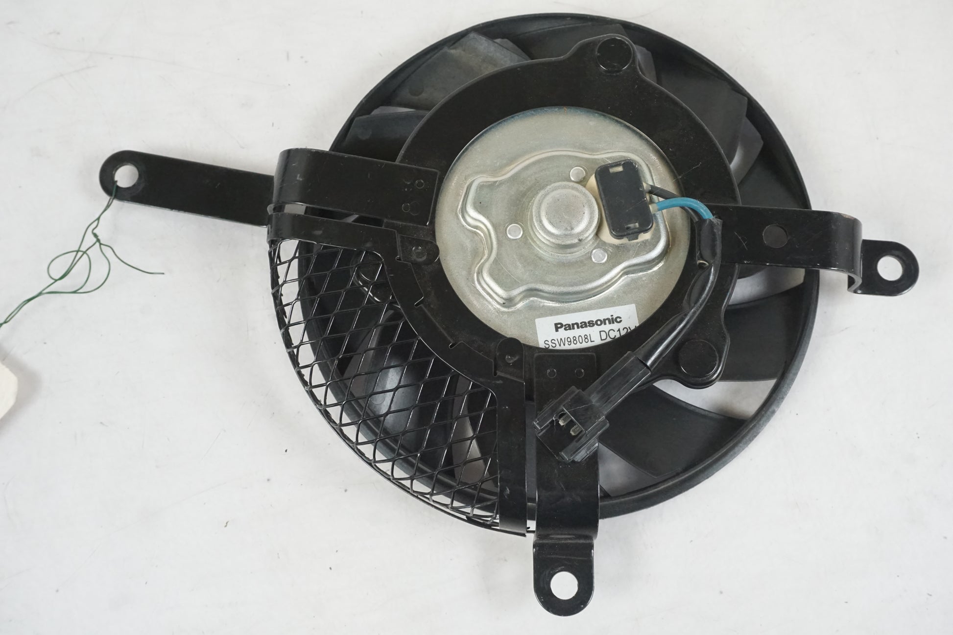 Baksidan på Vattenkylfläkt från en Suzuki GSX-R 750 -2006 motorcykel.