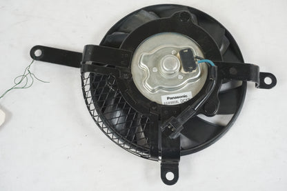 Baksidan på Vattenkylfläkt från en Suzuki GSX-R 750 -2006 motorcykel.