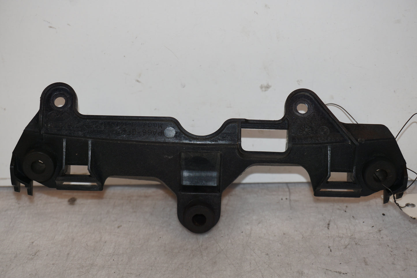 Framsidan på Instrumentpanelsfäste från en BMW K 1200 S -2006 motorcykel.