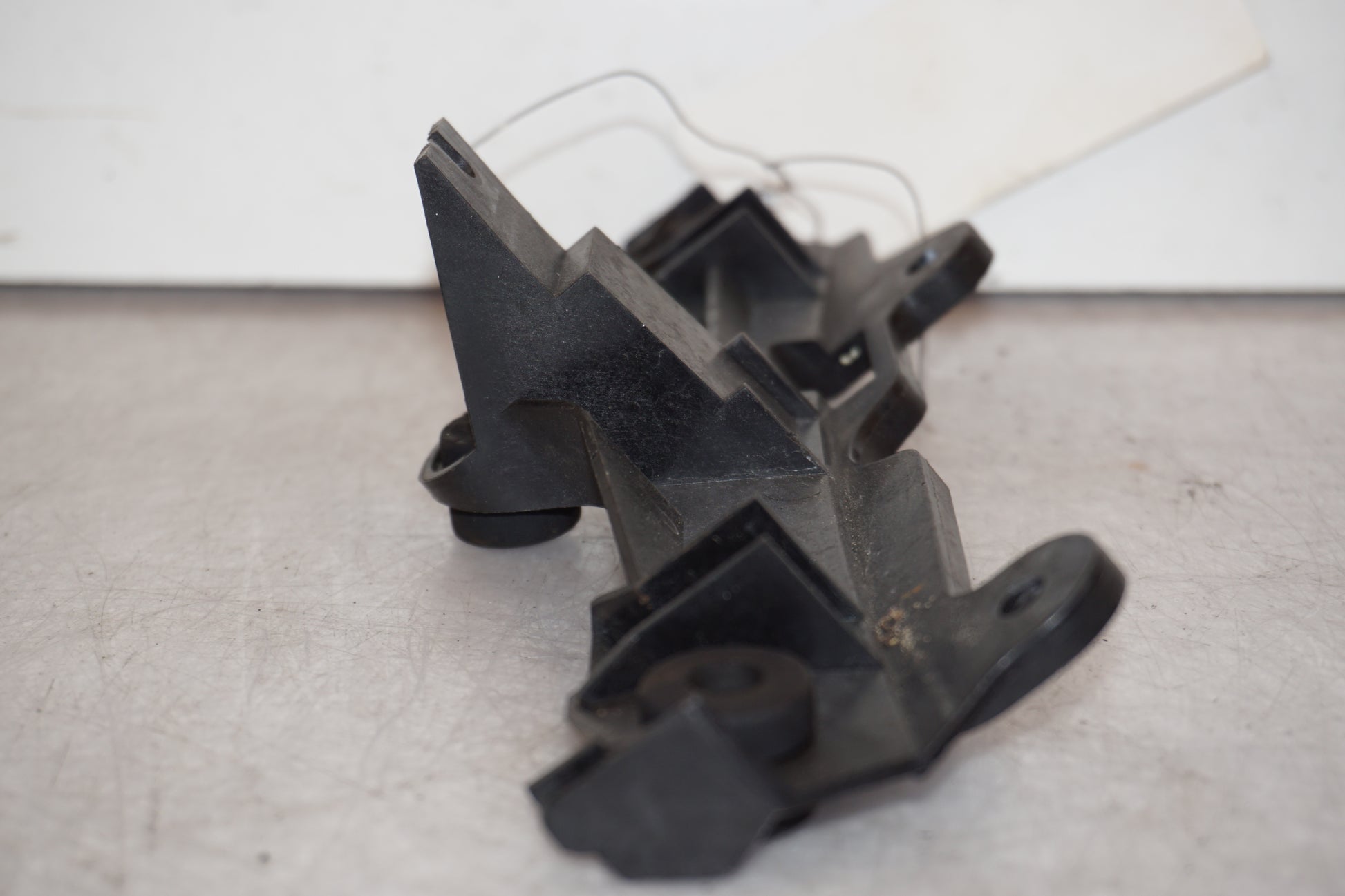 Höger sida på Instrumentpanelsfäste från en BMW K 1200 S -2006 motorcykel.