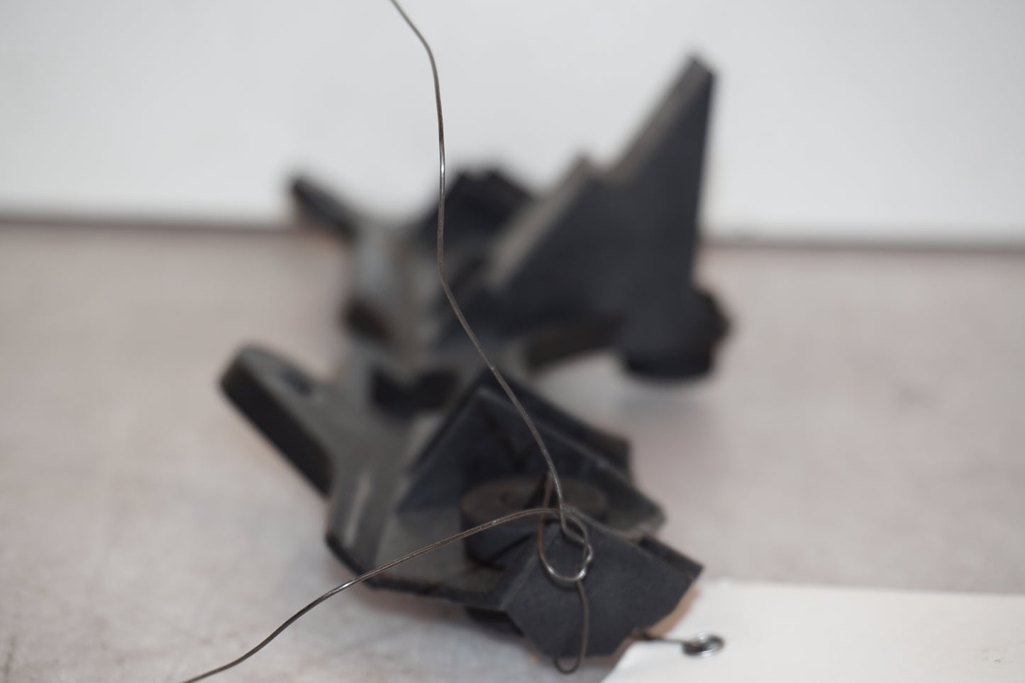 Snett uppifrån på Instrumentpanelsfäste från en BMW K 1200 S -2006 motorcykel.