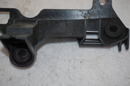 Snett nerifrån på Instrumentpanelsfäste från en BMW K 1200 S -2006 motorcykel.