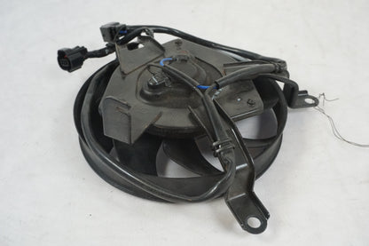 Höger sida på Vattenkylfläkt från en Suzuki DL 1000 -2003 motorcykel.