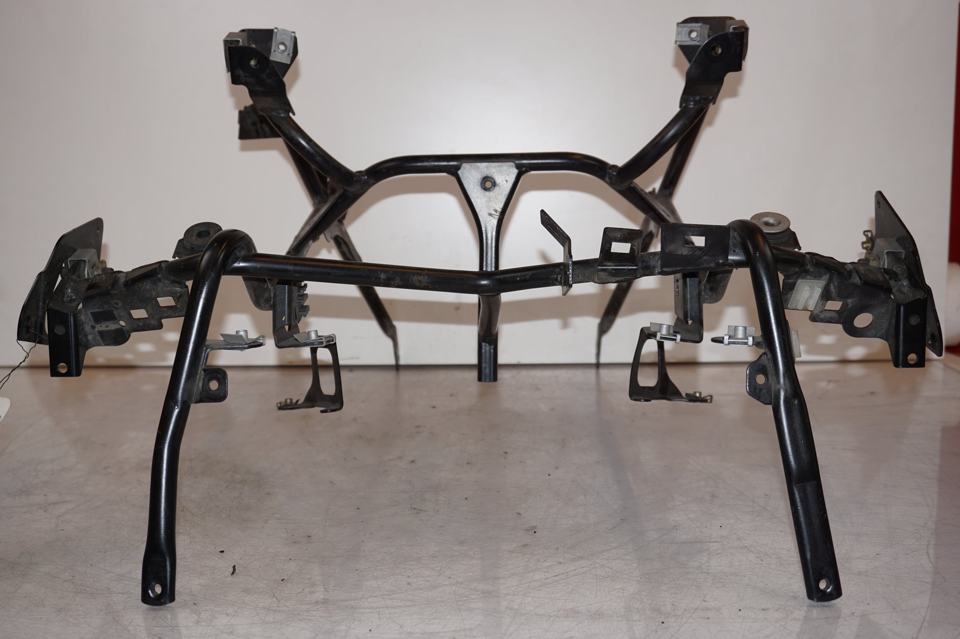 Framsidan på Toppkåpstag från en BMW R 1150 RT -2003 motorcykel.