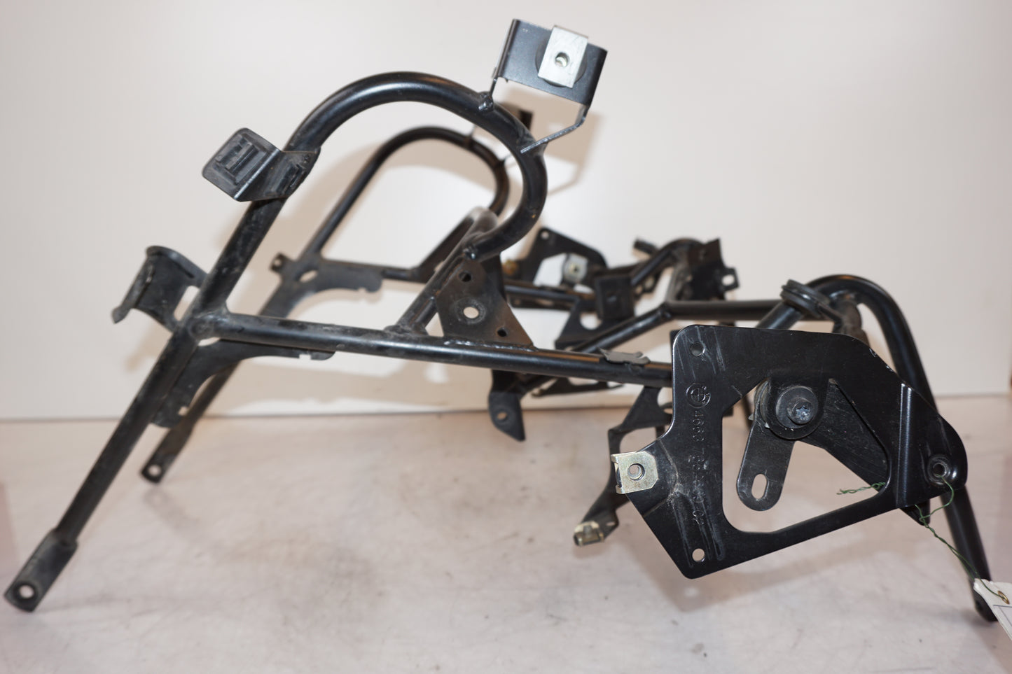 Baksidan på Toppkåpstag från en BMW R 1150 RT -2003 motorcykel.