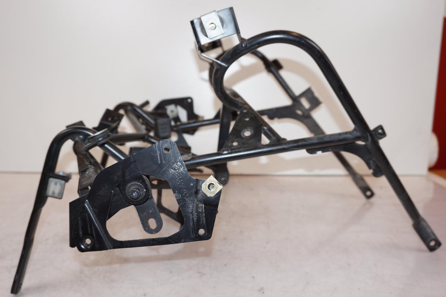 Vänster sida på Toppkåpstag från en BMW R 1150 RT -2003 motorcykel.