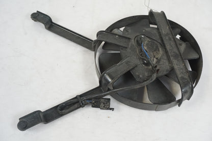 Höger sida på Vattenkylfläkt från en Yamaha FZR 1000 -1993 motorcykel.