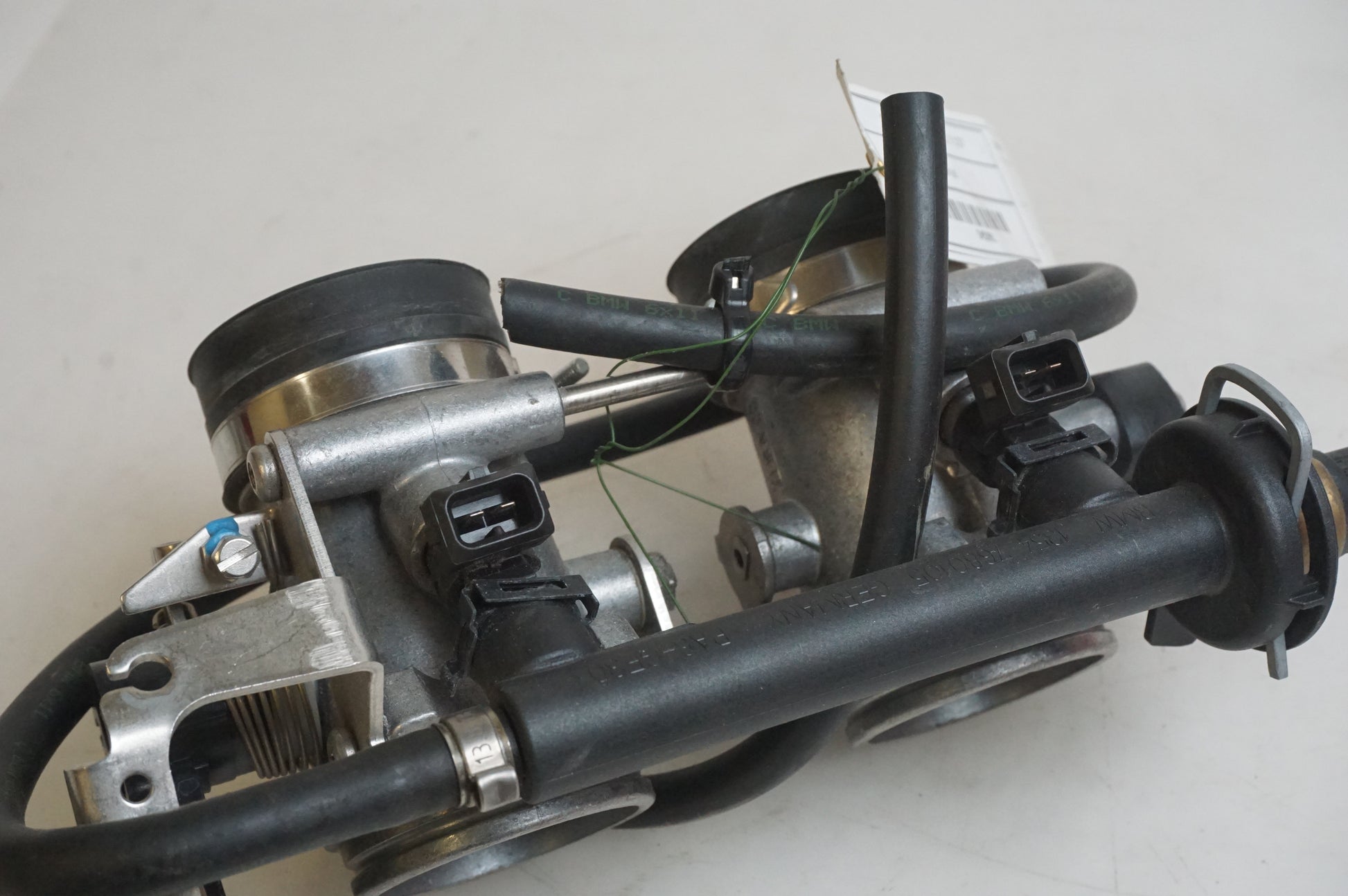 Höger sida på Spjällhus från en BMW F 800 ST -2008 motorcykel.