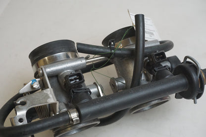 Höger sida på Spjällhus från en BMW F 800 ST -2008 motorcykel.