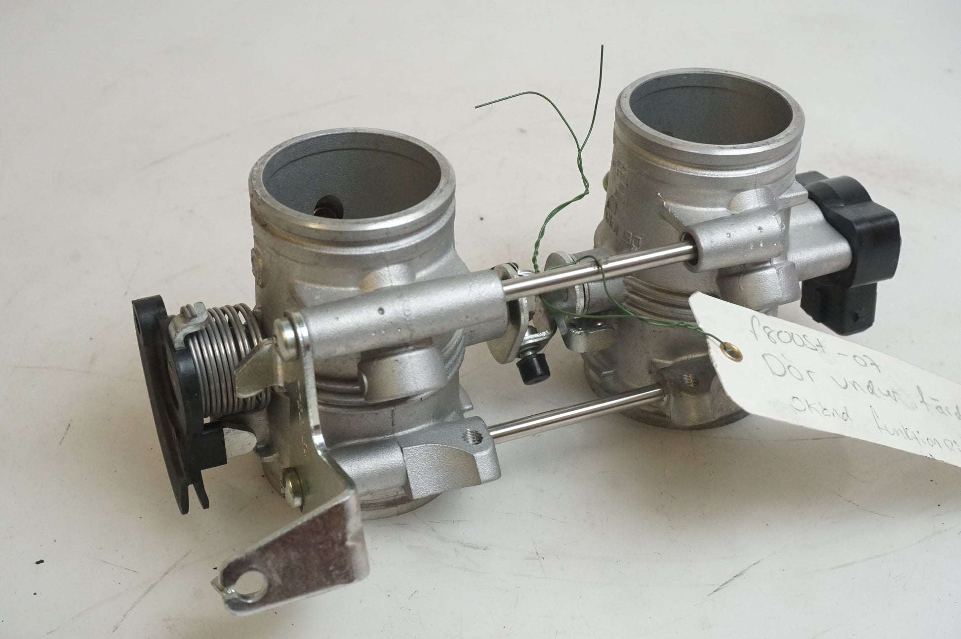 Baksidan på Spjällhus från en BMW F 800 ST -2007 motorcykel.