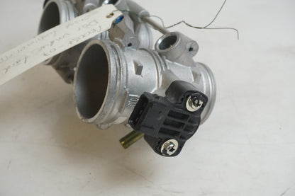 Höger sida på Spjällhus från en BMW F 800 ST -2007 motorcykel.