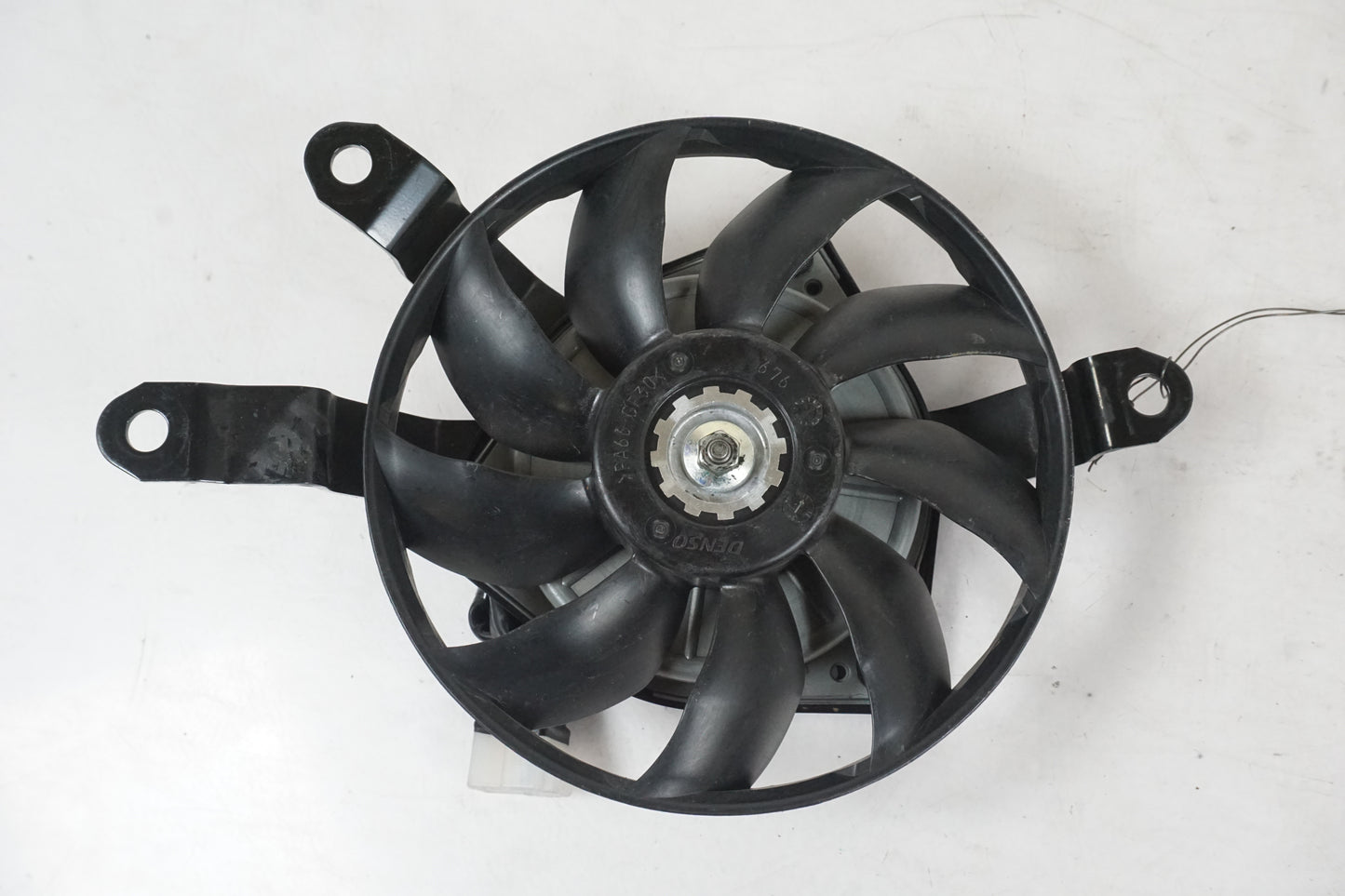 Framsidan på Vattenkylfläkt från en Yamaha FZ-8 -2011 motorcykel.