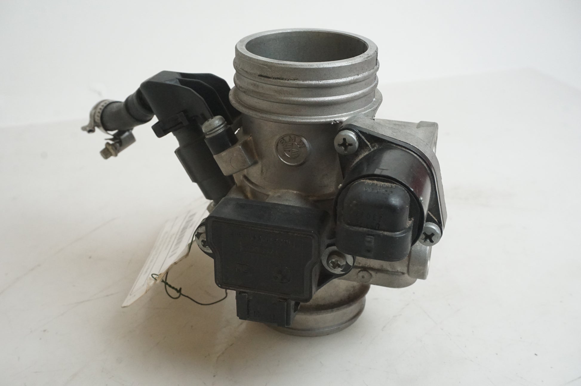 Baksidan på Spjällhus från en BMW F 650 CS -2002 motorcykel.