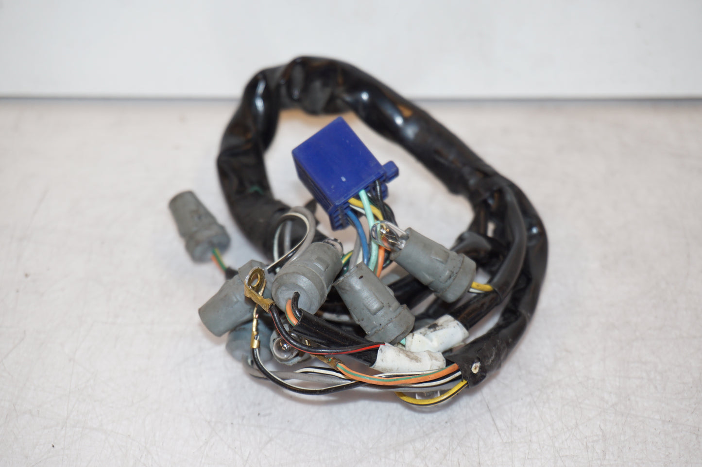 Vänster sida på Kontrollampor från en Suzuki GSX 750 -1998 motorcykel.