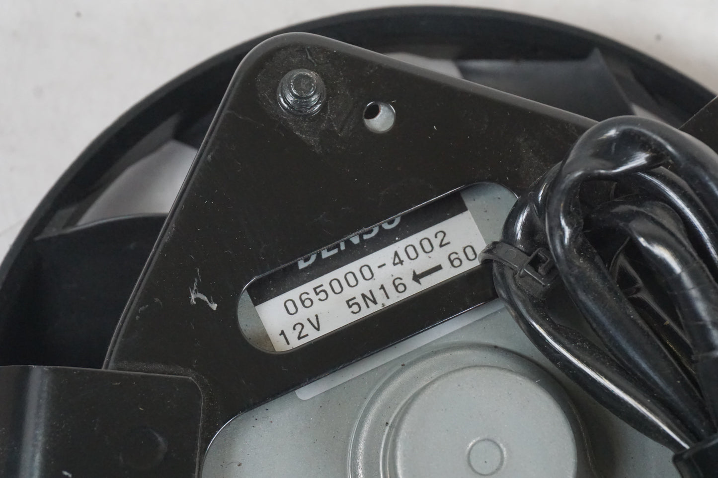 Höger sida på Vattenkylfläkt från en Yamaha FZ-8 -2011 motorcykel.