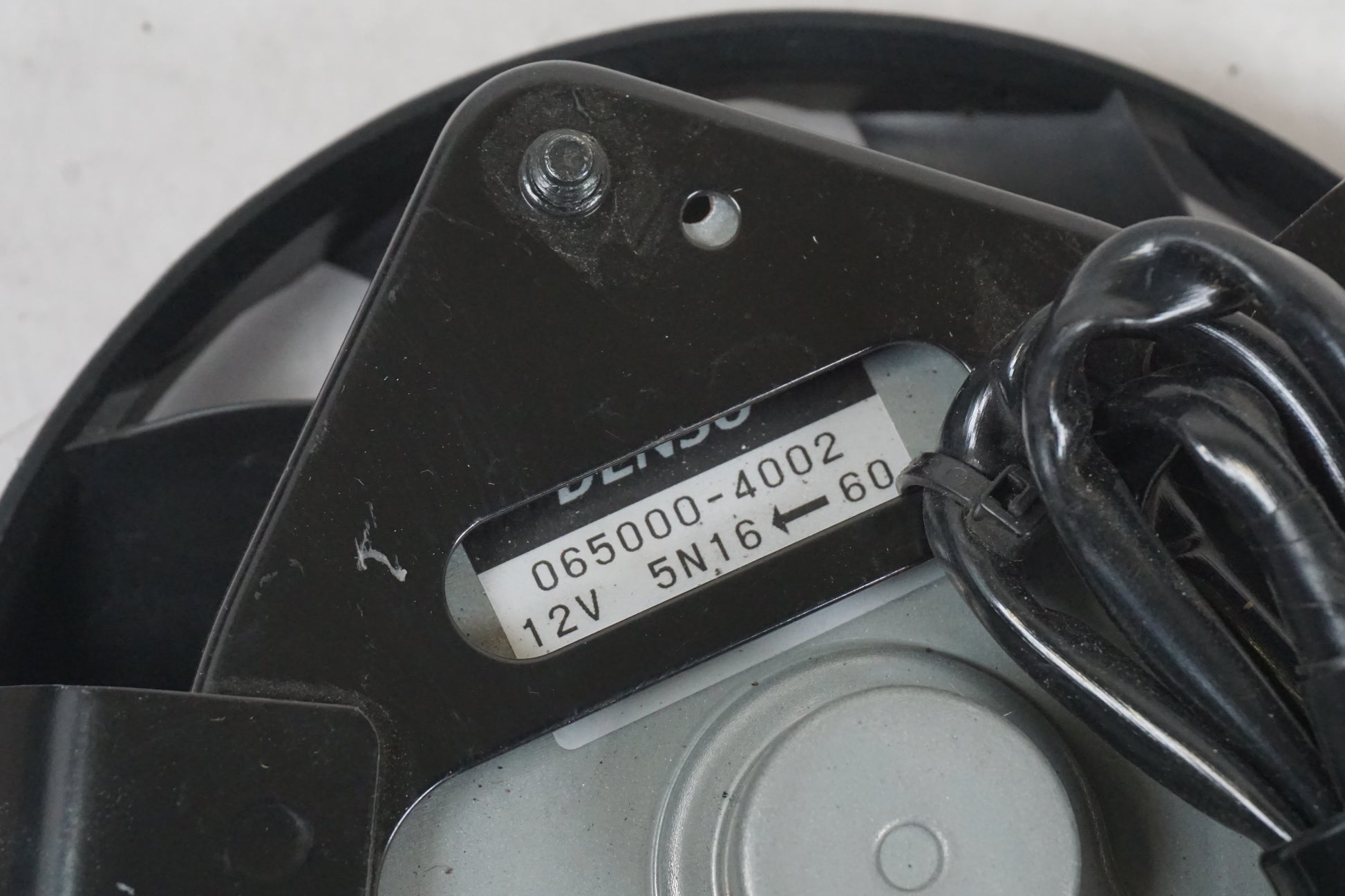 Höger sida på Vattenkylfläkt från en Yamaha FZ-8 -2011 motorcykel.