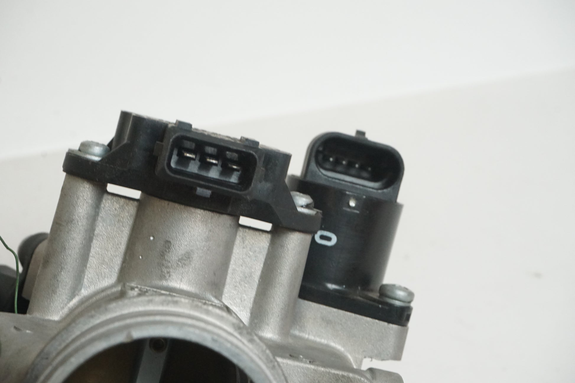 Höger sida på Spjällhus från en BMW F 650 CS -2002 motorcykel.