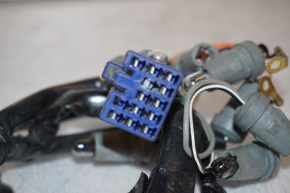 Snett uppifrån på Kontrollampor från en Suzuki GSX 750 -1998 motorcykel.