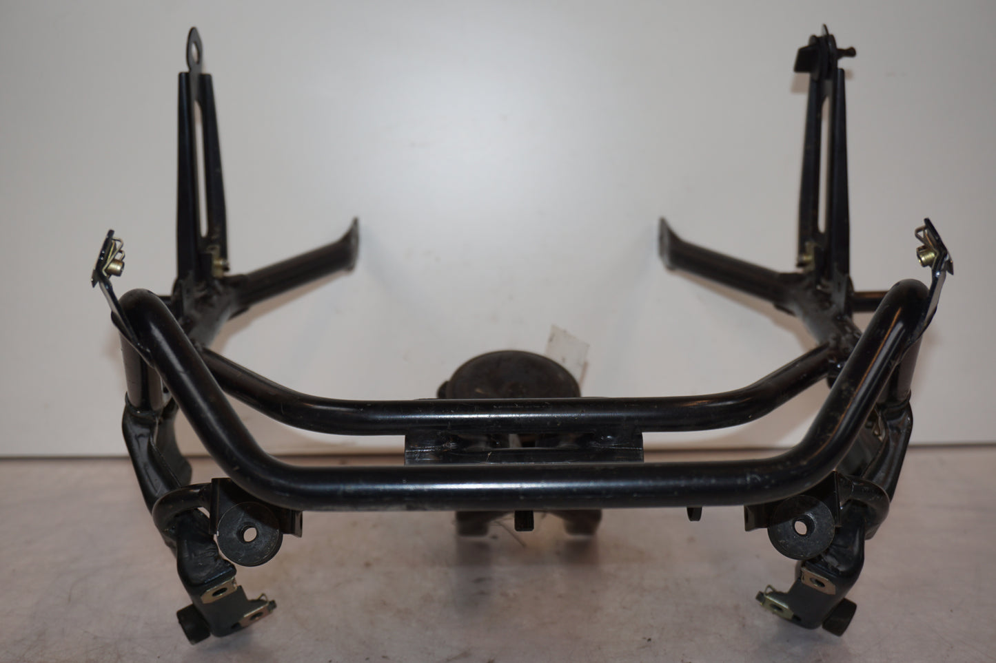 Vänster sida på Kåpstag från en BMW R 1200 GS -2004 motorcykel.