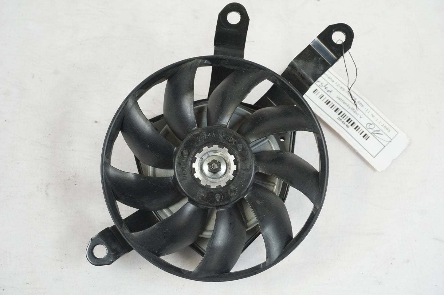 Framsidan på Vattenkylfläkt från en Yamaha FZ-8 -2011 motorcykel.