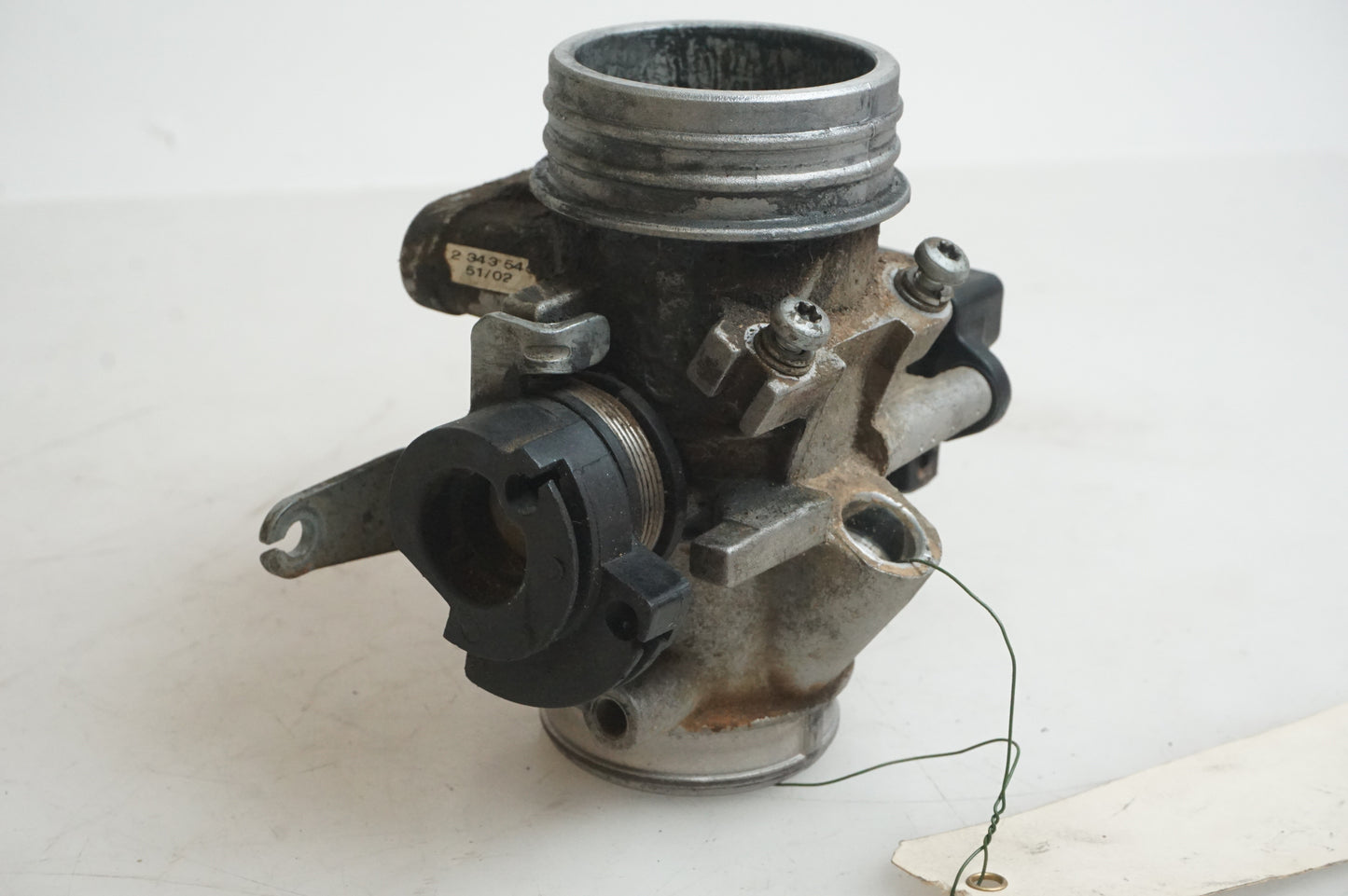 Framsidan på Spjällhus från en BMW F 650 GS -2003 motorcykel.