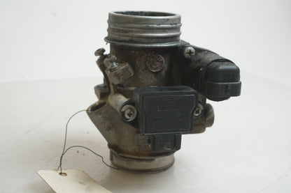 Baksidan på Spjällhus från en BMW F 650 GS -2003 motorcykel.