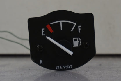 Framsidan på Bensinmätare från en Suzuki GSX 750 -1998 motorcykel.