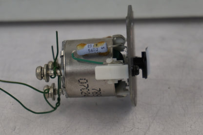 Baksidan på Bensinmätare från en Suzuki GSX 750 -1998 motorcykel.