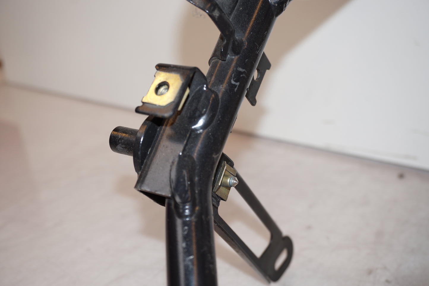 Extrabild2 på Kåpstag från en BMW R 1200 GS -2004 motorcykel.