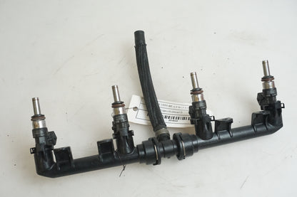 Baksidan på Fuel Rail från en BMW S 1000 RR -2013 motorcykel.