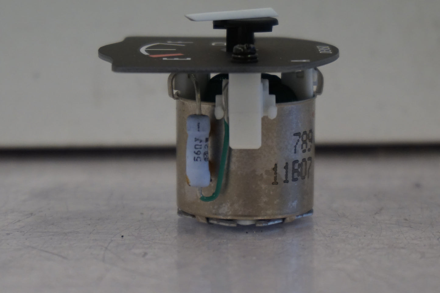 Höger sida på Bensinmätare från en Suzuki GSX 750 -2001 motorcykel.