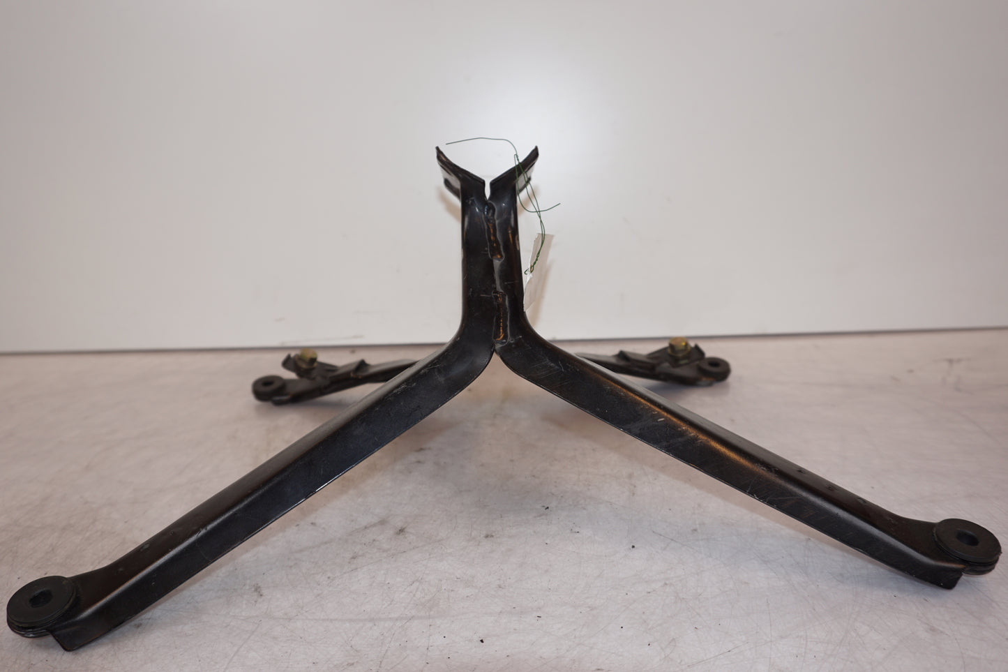 Vänster sida på Toppkåpstag från en BMW K 75 -1992 motorcykel.