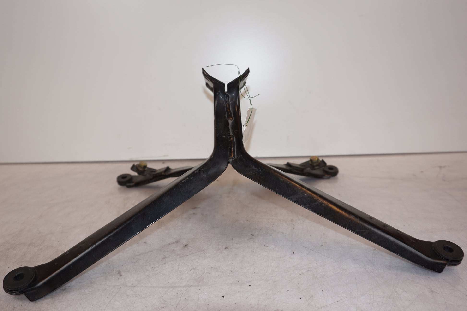 Vänster sida på Toppkåpstag från en BMW K 75 -1992 motorcykel.