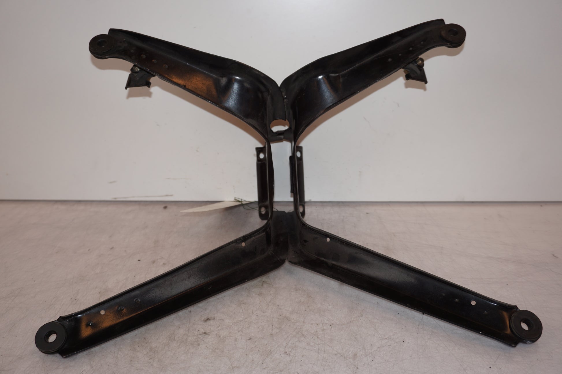 Snett nerifrån på Toppkåpstag från en BMW K 75 -1992 motorcykel.