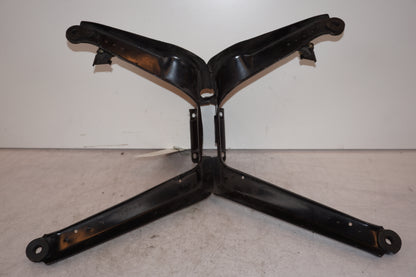 Snett nerifrån på Toppkåpstag från en BMW K 75 -1992 motorcykel.