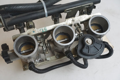 Höger sida på Spjällhus från en Triumph Sprint RS -2000 motorcykel.