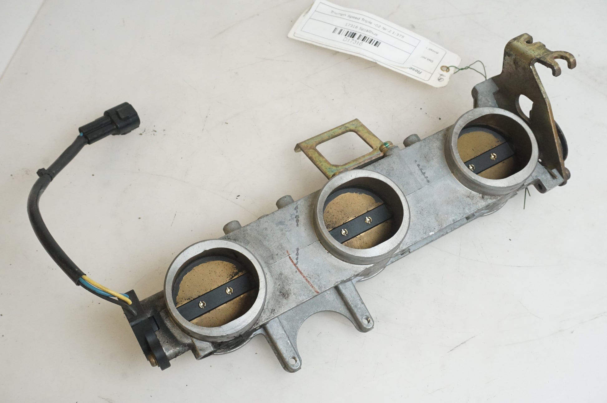 Framsidan på Spjällhus från en Triumph Speed Triple -2002 motorcykel.